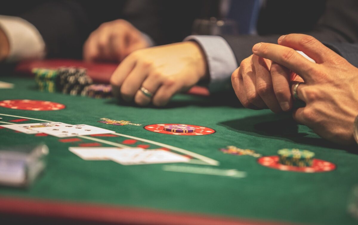 The Growing Popularity of Live Dealer Casino Games